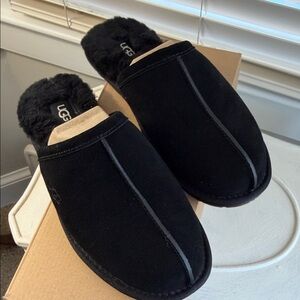 NWT UGG Women’s Pearle Slippers in Black. Women’s 8M